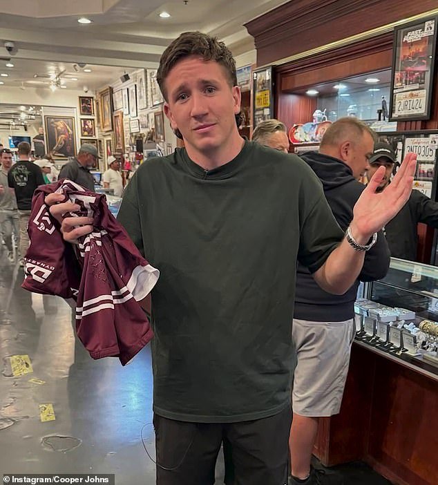 कूपर जॉन्सने काइल सॅन्डिलँड्सवर त्याला $80,000 लिंबू विकल्याचा आरोप केला जो वादग्रस्त स्टारने त्याचा रेडिओ शो सोडल्यानंतर दुसऱ्या दिवशी तोडला.