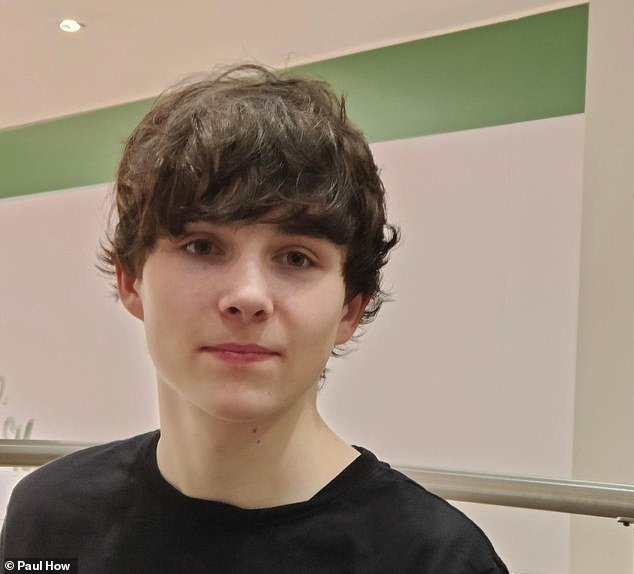 दुर्मिळ अवस्थेत असलेल्या त्याच्या मुलाच्या जर्मन उपचारासाठी £300,000 गोळा करण्यासाठी एक वडील काळाच्या विरोधात धाव घेतात आणि आजाराने त्याला गंभीरपणे अक्षम बनवण्याआधी.