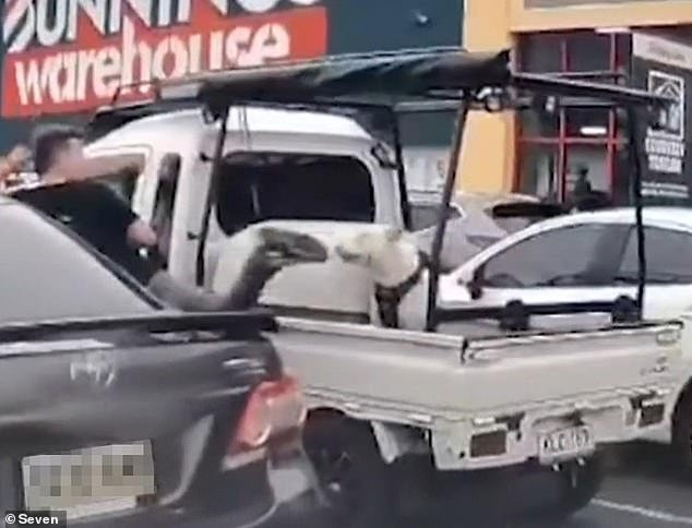 बनिंग्जच्या बाहेर एक भयानक कृत्य कॅमेऱ्यात कैद झाल्यानंतर ‘लो-लाइफ अनोळखी व्यक्ती’वर आरोप लावण्यात आला आहे.