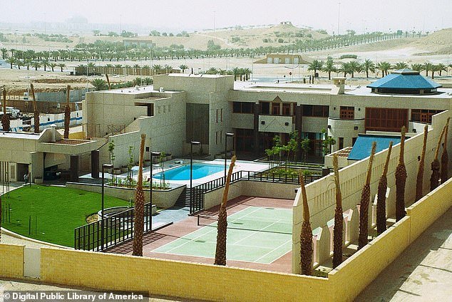 ट्रम्प यांनी अमेरिकन दूतावासावरील ड्रोन हल्ल्याचा आणि सैनिकांच्या हत्येचा त्वरीत बदला घेण्याचे आश्वासन दिले कारण त्यांनी स्ट्राइकमध्ये ‘मोठ्या प्रमाणात वाढ’ होण्याच्या इशाऱ्यांदरम्यान अमेरिकन लोकांना 15 देशांमध्ये पळून जाण्याचे आवाहन केले.