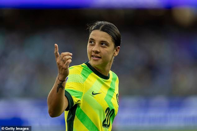 माटिल्डास स्टार्सने इराणच्या फुटबॉल संघाच्या धाडसी राष्ट्रगीतावर बहिष्कार टाकल्यानंतर त्यांचे कौतुक केले आहे