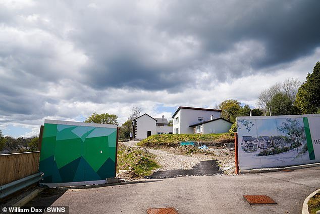 कॉर्नवॉलमधील ‘घोस्ट इस्टेट’ बद्दलचा रोष ज्यामध्ये 33 नवीन घरांचा समावेश आहे… परंतु कोणीही आत गेले नाही