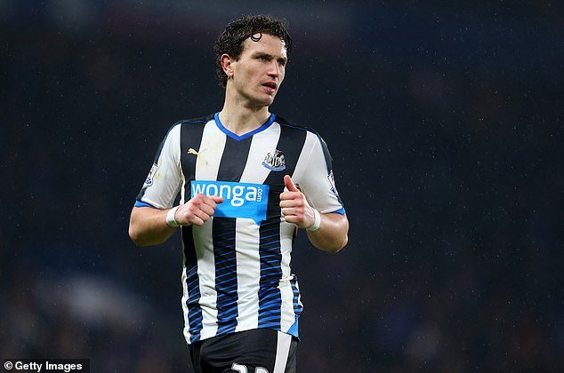 माजी न्यूकॅसल स्टार, 36, त्याने उघड केले की त्याला कोकेनचे व्यसन आहे आणि त्याचे लग्न हृदयद्रावक प्रवेशाने संपले.