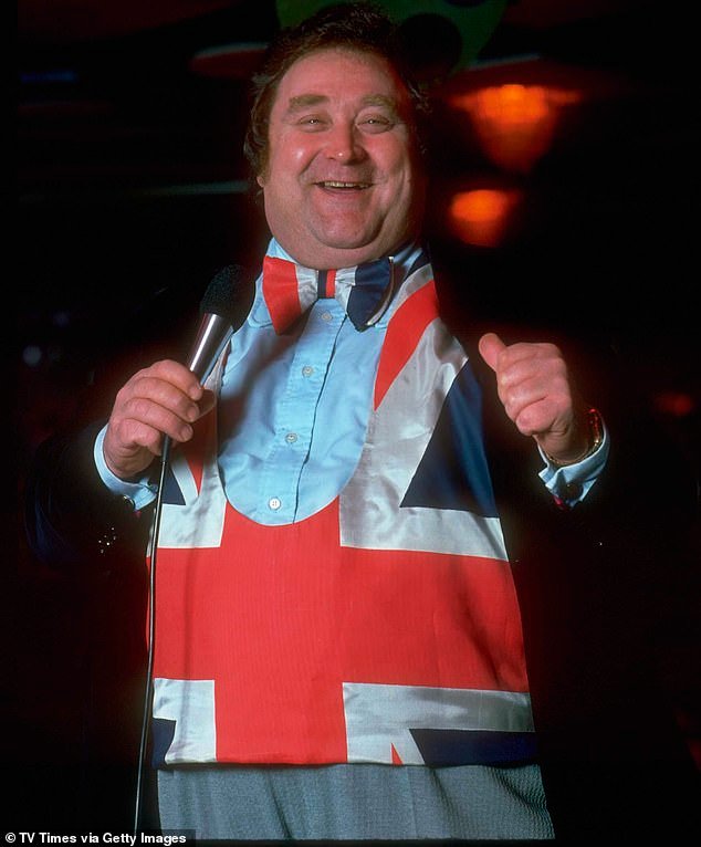 बर्नार्ड मॅनिंगचा कॉमेडी क्लब, ज्याने पीटर केच्या फिनिक्स नाइट्स चित्रपटाला प्रेरणा दिली, तो उद्ध्वस्त केला जाईल आणि त्याच्या जागी आरोग्य सुविधा दिली जाईल.