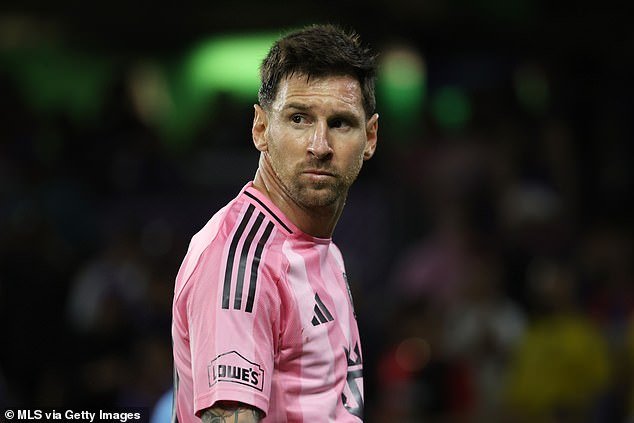 MLS संघ चाहत्यांना लिओनेल मेस्सी विरुद्ध खेळाच्या जाहिरातींनंतर वर्ग-ॲक्शन खटल्यात डोळ्यात पाणी आणणारी रक्कम भरण्यास भाग पाडतो … केवळ त्याच्या खेळासाठी नाही