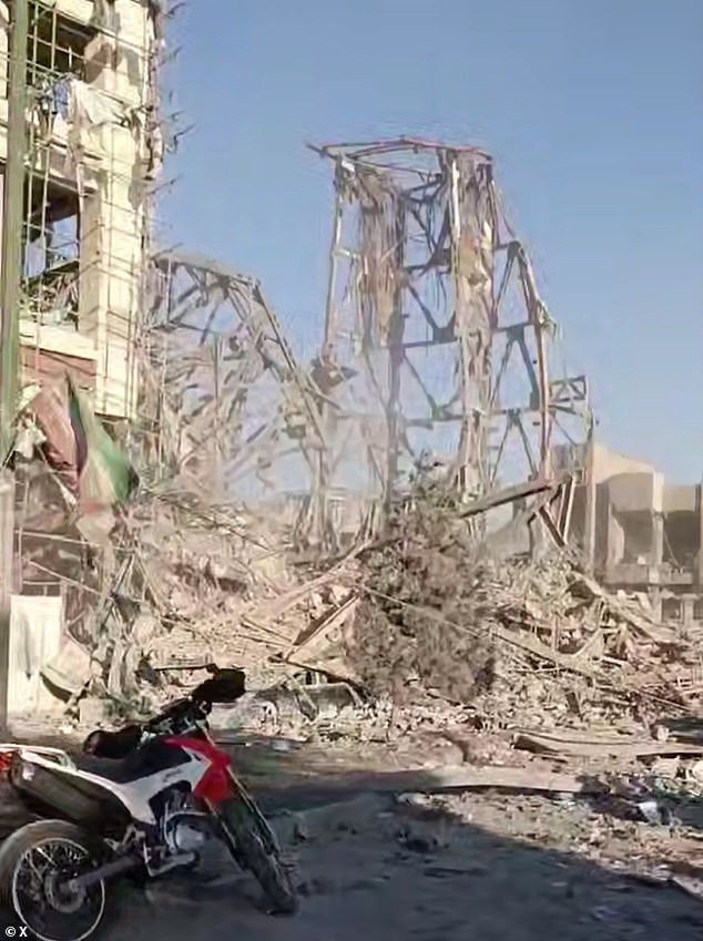 इस्रायल आणि युनायटेड स्टेट्सने असेंब्ली ऑफ एक्स्पर्ट बिल्डिंग “उध्वस्त” केली ज्यामध्ये इराणने आपला पुढचा सर्वोच्च नेता निवडला