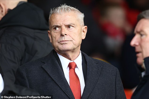 एबरडीन हा फ्रीफॉलमधील क्लब आहे आणि नवीन व्यवस्थापकासाठी त्यांचा शोध ही एक अखंड आपत्ती ठरली आहे… डेव्ह कॉर्मॅक, ॲलन बरोज आणि लुट्झ फनेन्स्टील यांनी लाज वाटली पाहिजे.