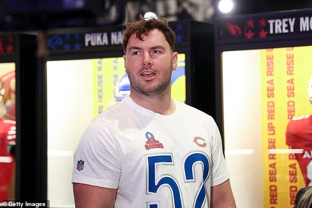 शिकागो बेअर्स सेंटर ड्र्यू डॅलमन यांनी अवघ्या 27 व्या वर्षी NFL मधून निवृत्त होण्याचा धक्कादायक निर्णय घेतला आहे.