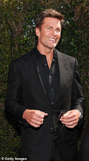 ताज्या गरमागरम देवाणघेवाणीत टॉम ब्रॅडीने लोगान पॉलसोबत शब्दांचे युद्ध सुरू ठेवले कारण तो त्याला ‘b***’ असे लेबल करतो