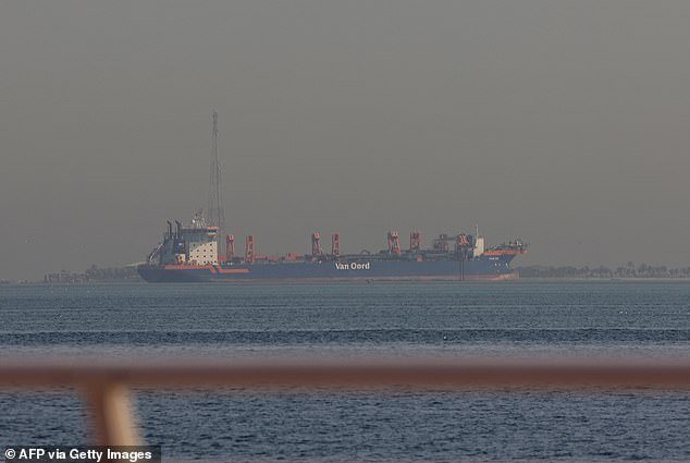 अत्यावश्यक मध्य पूर्व शिपिंग चॅनेलमध्ये तेलाचे टँकर उडवून देण्याच्या धमक्यांमुळे ऊर्जा बिलांमध्ये £500 पेक्षा जास्त वाढ होऊ शकते