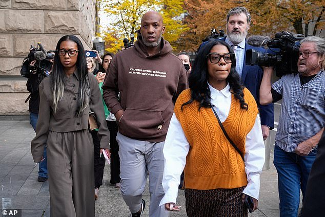 NBA च्या Chauncey Billups आणि Damon Jones विरुद्ध $7 दशलक्ष जुगार प्रकरणात फिर्यादींनी प्ली-डील योजना हॅक केली