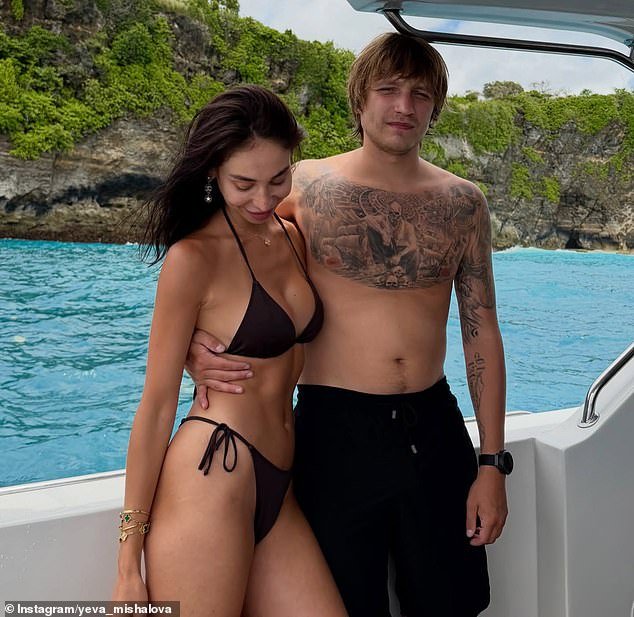 श्रीमंत युक्रेनियन ‘क्राइम किंगपिन’ च्या मुलाने खंडणीच्या पाठलागाच्या व्हिडिओमध्ये मदतीची याचना केल्याने गंभीर जखमी झालेल्या बाली समुद्रकिनाऱ्यावर डोके आणि शरीराचे भाग सापडले.