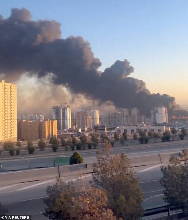 सौदी अरेबियातील सीआयए तळावर ड्रोन हल्ला केल्यानंतर इराणने क्षेपणास्त्र हल्ल्याची नवीन फेरी सुरू केली.