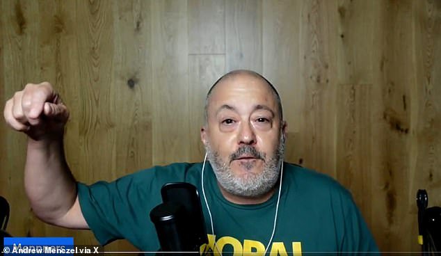 स्टुअर्ट मॅकगिलचा पॉडकास्ट घोटाळा आणखी वाईट झाला कारण शोच्या होस्टने क्रिकेटच्या महान खेळाडूने ‘फ*इंग इडियट’ म्हणून ओळखल्या गेल्यानंतर त्याच्या धक्कादायक उद्रेकाची संपूर्ण कथा उघड केली.