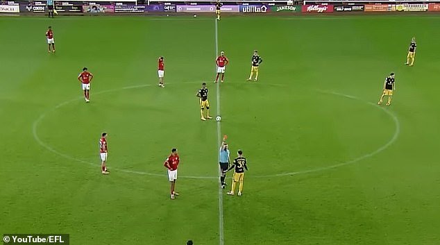 डॅरेन फ्लेचरचा मॅन युनायटेड स्टार मुलगा जॅकला त्याच्या फुटबॉल लीजेंड वडील आणि जुळ्या भावाविषयी टिप्पणी करणाऱ्या प्रतिस्पर्ध्यावर ‘गे बॉय’ स्लर वापरल्याबद्दल मोठ्या प्रमाणावर बंदी घालण्यात आली आहे.