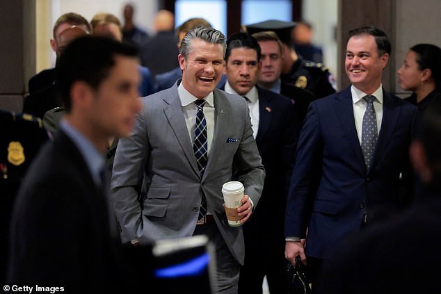 हेगसेथ म्हणतात की ट्रम्प यांच्या हत्येचा कट रचणारा इराणी नेता मारला गेला कारण अमेरिकेने विनाशकारी बॉम्बफेक धोरणाचे अनावरण केले