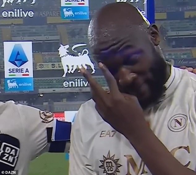 रोमेलू लुकाकू अश्रूंनी म्हणतो की वडिलांच्या मृत्यूनंतर ध्येयाचा दुष्काळ मोडल्यानंतर चेल्सीकडून भावनिक मुलाखतीत ‘नेपोलीमध्ये सामील होण्यापूर्वीच त्याचा मृत्यू झाला’