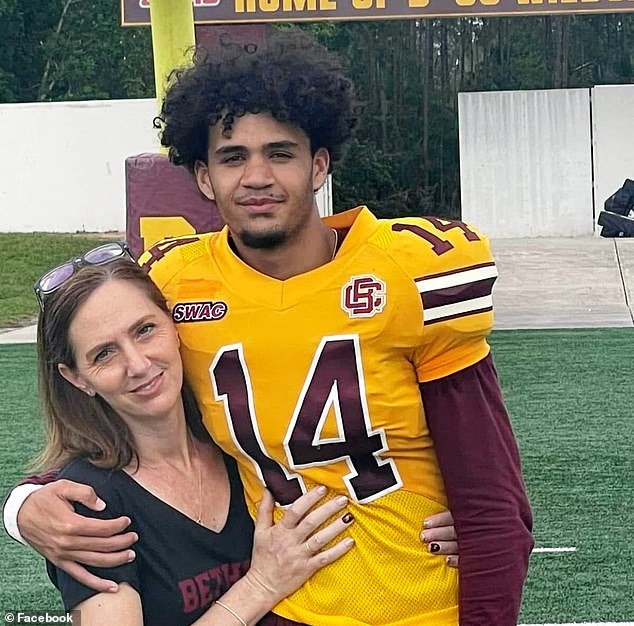 दुःखी कोलोरॅडो क्यूबी डॉमिनिक पॉन्डरच्या पालकांनी प्रशिक्षक डीऑन सँडर्स यांना श्रद्धांजली वाहिली कारण ते मुलाच्या मृत्यूनंतर प्रथमच बोलतात: ‘त्याच्याशिवाय हे करू शकले नसते’