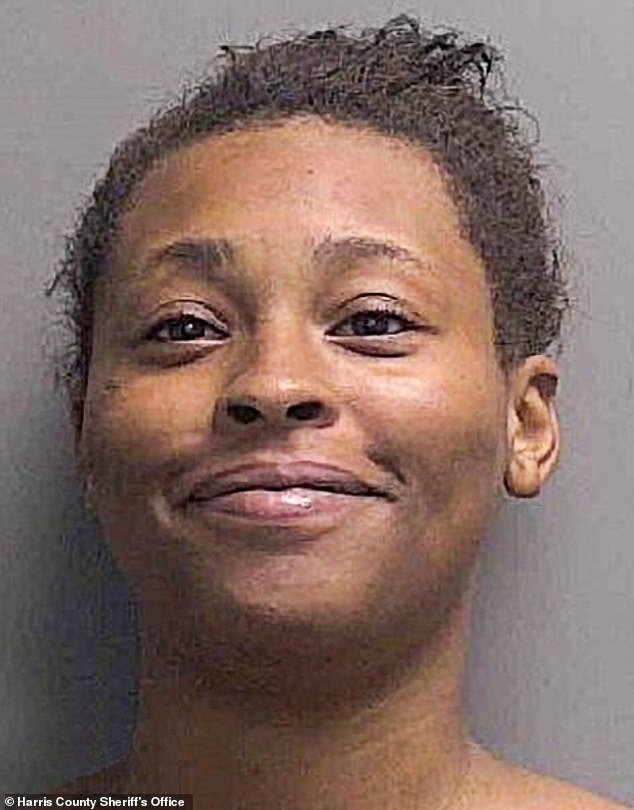 ‘अमेरिकेतील सर्वात वाईट आई’ ने तिच्या लहान मुलांना सोडून दिल्यानंतर त्यांना परत मिळाले… आणि आता फिर्यादी म्हणतात की तिने ते पुन्हा केले आहे