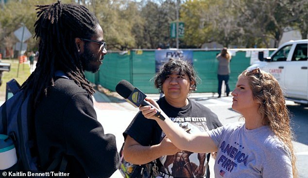 एक शांत महाविद्यालयीन विद्यार्थी आणि समलिंगी मित्र म्हणतात की त्यांना ट्रम्पपासून दूर जाण्यासाठी इराणला जायचे आहे…आणि आता निधी उभारणी मोहीम सुरू केली आहे