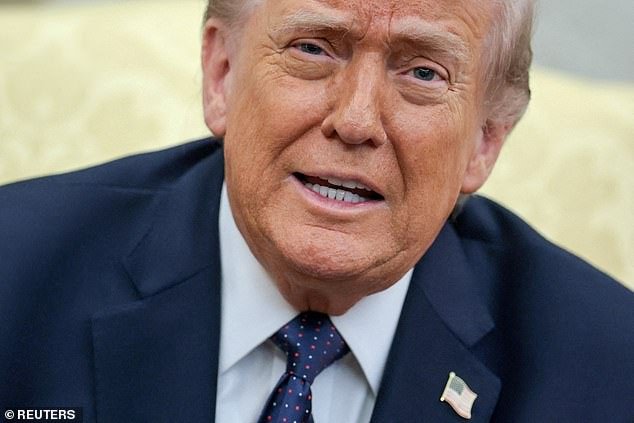 ट्रम्प घोटाळ्याने पीडित रिपब्लिकनला टेक्सासमधील नाट्यमय सिनेट शर्यतीतून माघार घेण्याचा आदेश देण्याची तयारी करत आहेत.