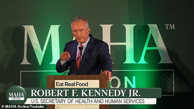 RFK ज्युनियरने डंकिनविरुद्ध युद्ध पुकारल्यानंतर न्यू इंग्लंडचे लोक बंड करत आहेत, त्यांची आवडती कॉफी