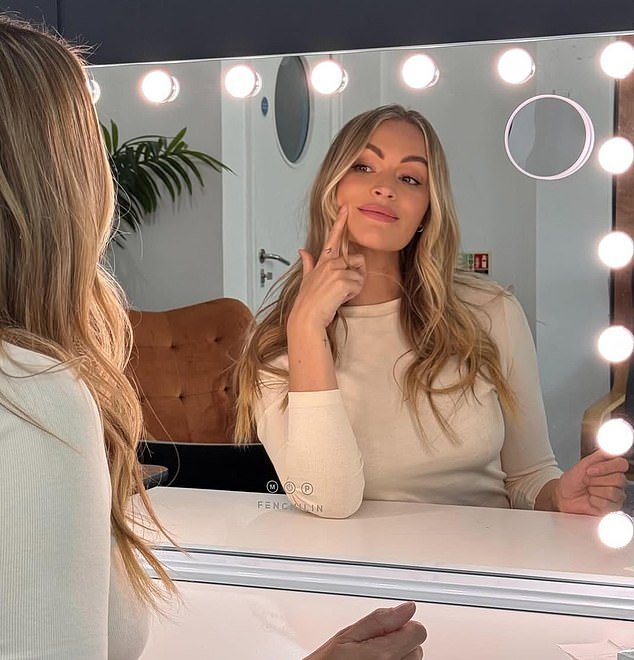 लॉरा वुड्सने ॲलन परड्यूला ‘मी कधीही ऐकलेली सर्वात अनादराची गोष्ट’ असे संबोधले कारण ती आर्सेनलच्या ‘तारका’ शीर्षक शुल्काबद्दल रेडिओ फोनवर कॉल करते