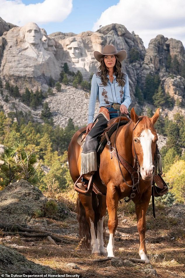 कॅपिटल हिलवरील क्रूर पराभवानंतर ट्रम्प यांनी क्रिस्टी नोएम यांना पहिल्या कॅबिनेट बरखास्तीत काढून टाकले