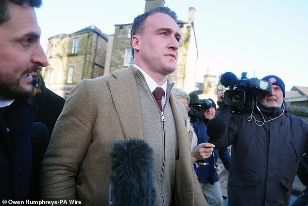 अपमानित रग्बी स्टार स्टुअर्ट हॉगला त्याच्या परक्या पत्नीचा गैरवापर केल्याचे कबूल केल्यानंतर त्याचे ओबीई काढून घेण्यात आले आहे.