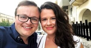 आपल्या पतीवर चिनी हेरगिरी केल्याच्या आरोपानंतर स्कॉटिश लेबर खासदाराने आपल्या पदाचा राजीनामा दिला