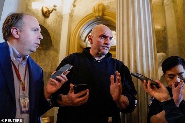 जॉन फेटरमॅन म्हणतात की तो ट्रम्प यांच्याशी एक सोडून त्याच्या सर्व इराण युद्ध कृतींवर सहमत आहे: ‘ही माझी लाल रेषा आहे’