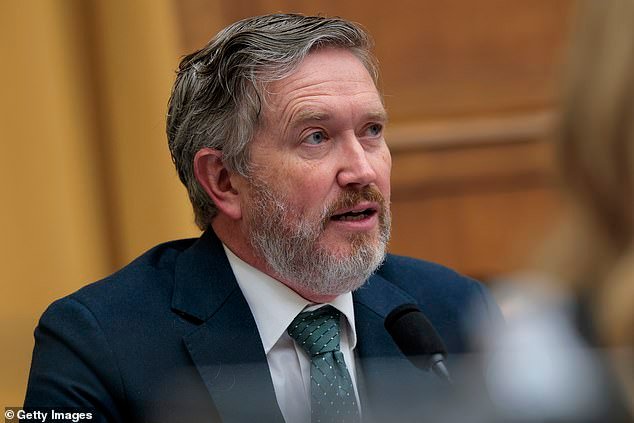 काँग्रेसने युद्ध शक्ती क्रांती चिरडली आणि ट्रम्पला इराणवर सोडले