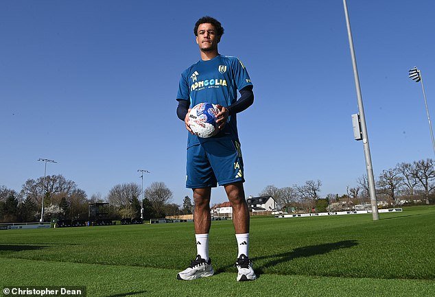 ‘फुलहॅम महान गोष्टी साध्य करू शकतो – आम्ही युरोपसाठी धक्का देऊ शकतो, मला त्याचा एक महत्त्वाचा भाग व्हायचे आहे’: ऑस्कर बॉब मार्को सिल्वाच्या मन वळवण्यावर, मॅन सिटी सोडणे, आणि फिफाने त्याच्या कारकिर्दीवर तीन वर्षांसाठी बंदी घातल्यानंतर 15 वाजता त्याची ‘यादृच्छिक’ पेप गार्डिओलाची बैठक