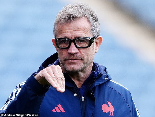 स्कॉटलंडचा कर्णधार सिओन तुइपुलोटू (आणि तो चेंजिंग रूमबद्दल बोलत नव्हता!) म्हणतो, फ्रान्स एक उत्तम संघ आहे… पण आम्हाला त्यांना अस्वस्थ करावं लागेल.