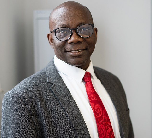 कामगारांचे प्रतिनिधीत्व करण्यासाठी 562 तासांच्या सुट्टीत फक्त नऊ फोन कॉल्स करणारे केंद्रीय अध्यक्ष वांशिक भेदभाव प्रकरणात हरले