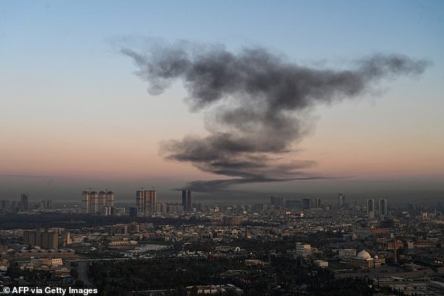 जगात कोण कोणाचा तिरस्कार करते: लष्करी तज्ञांनी चेतावणी दिल्याप्रमाणे तिसरे महायुद्ध कधीच जवळ आले नाही, इराणच्या बाजूने कोण आहे, कोण युनायटेड स्टेट्सला पाठीशी घालत आहे… आणि कोण बाहेर रहात आहे याचे निश्चित संवादात्मक मार्गदर्शक