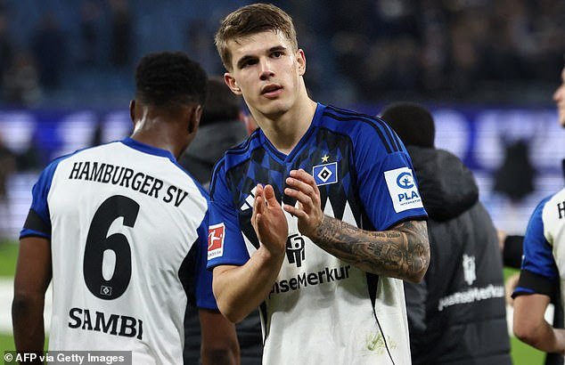 ही महान स्पर्सच्या बाहेर पडण्याची सुरुवात आहे का? बार्सिलोना आणि बायर्न म्युनिच 19-वर्षीय बचावपटूच्या शर्यतीत आघाडीवर आहेत, कर्जावरील मजबूत हंगामात – कारण निर्वासन-धमकावलेले संघर्षकर्ते क्रीडा संचालकपदासाठी नवीन दावेदार ओळखतात.