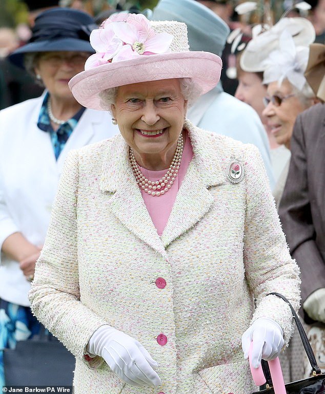 राणीच्या घरी… राजवाड्याच्या खाजगी खोल्या प्रथमच लोकांसाठी खुल्या आहेत