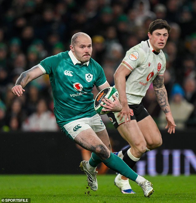 एक मोठी रणनीतिक त्रुटी होती जी आयर्लंडला जवळजवळ महागात पडली होती कारण बहिष्कृत वेल्सने फॅरेलच्या माणसांना डॉगफाइटमध्ये खेचले जे त्यांना अनुकूल नव्हते…