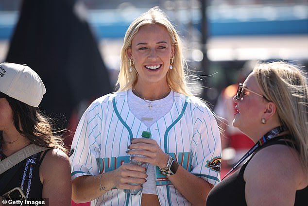 ग्लॅमरस डब्ल्यूएनबीए स्टार सोफी कनिंगहॅमने पुरुषांशी डेटिंगसाठी तिचे स्पष्ट नियम उघड केले