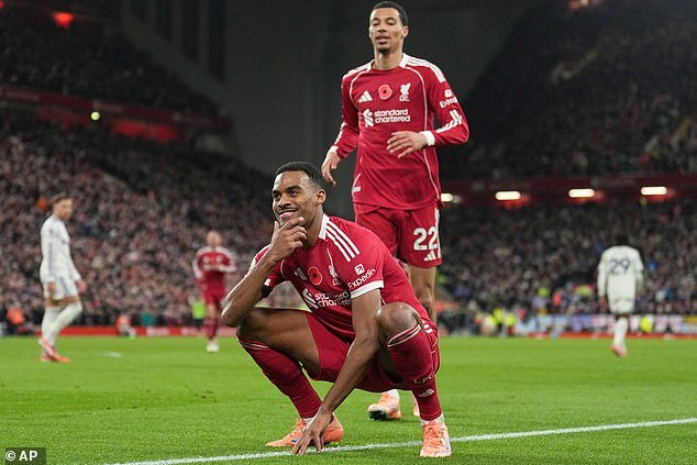 लिव्हरपूल स्टारने त्यांच्या विजेतेपदाच्या यशात महत्त्वाची भूमिका बजावल्यानंतर सुधारित अटींवर क्लबसोबत नवीन दीर्घकालीन करारावर सहमती दर्शविली आहे.