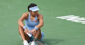 एम्मा रदुकानूला इंडियन वेल्समध्ये 52 मिनिटांच्या अपमानास्पद मारहाणीचा सामना करावा लागला – आणि प्रबळ जागतिक क्रमांक 6 अमांडा ॲनिसिमोव्हाने अधिक ‘आक्रमक’ नसल्याचा आरोप केला.