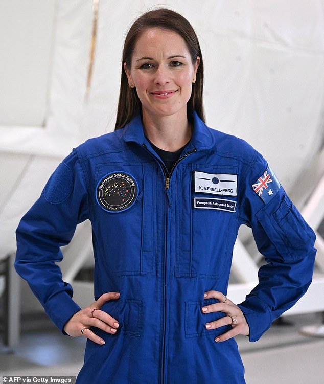 ऑस्ट्रेलियन ऑफ द इयर कॅथरीन पेनेल पेजच्या पहिल्या अंतराळ उड्डाणासाठी अँथनी अल्बानीजला पुढे जाण्यासाठी कॉल वाढत आहेत