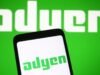 Adyen अपेक्षित महसूल वाढीच्या दृष्टीकोनावर कमकुवत ते प्लुमेट शेअर करते