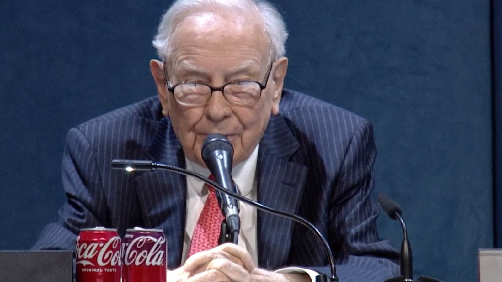 वॉरन बफेट पुन्हा एकदा Q3 मध्ये ॲपलमधील बर्कशायरचा बर्कशायर स्टेक कमी करू शकतात