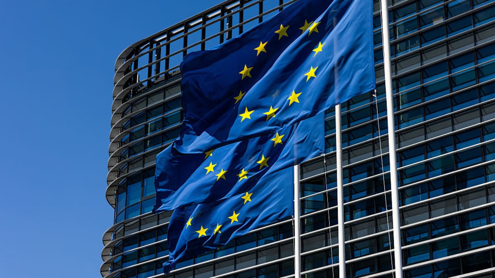 रशियाच्या धमकीच्या दरम्यान युरोप डिजिटल सार्वभौमत्वासाठी बोली लावतो, ट्रम्प