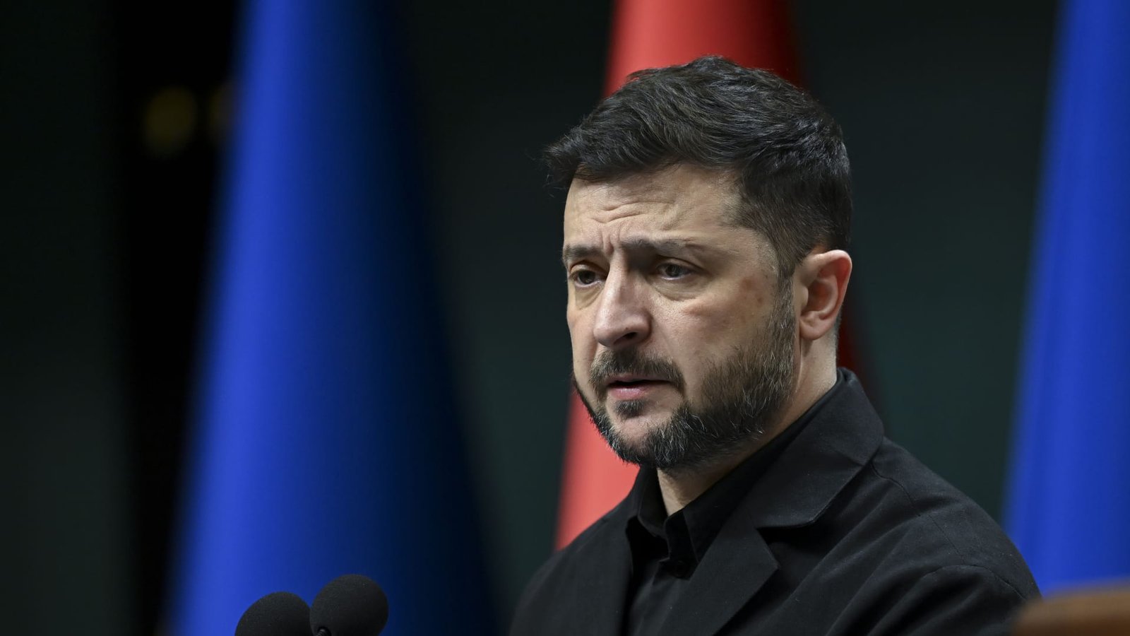 युक्रेन आपल्या सार्वभौमत्वाचे रक्षण करताना ट्रम्प यांना आपल्या बाजूने ठेवण्यास उत्सुक आहे