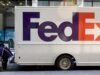 सर्वोच्च न्यायालयाच्या निर्णयानंतर FedEx ने ट्रम्पच्या टॅरिफच्या परताव्यासाठी अमेरिकेवर दावा दाखल केला आहे