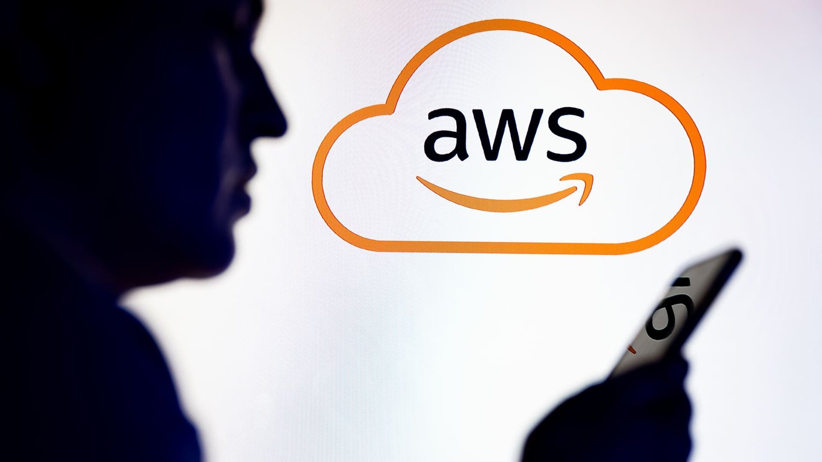AWS डेटा सेंटर आऊटेजमुळे Funduel, Coinbase वर व्यापार होतो