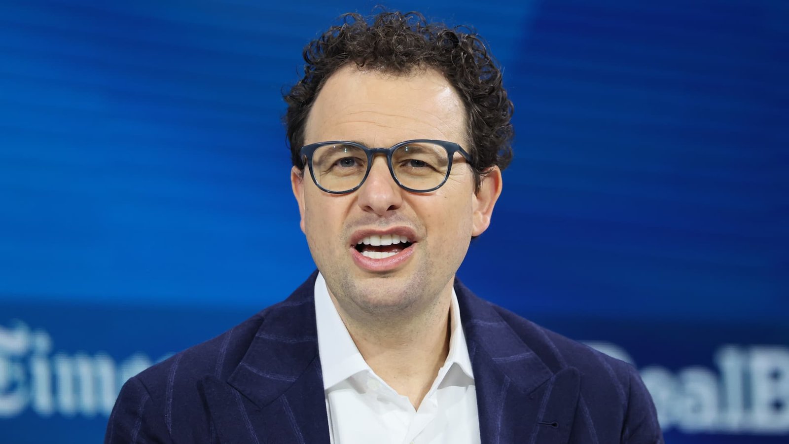 पेंटागॉन चर्चेत मानववंशीय ‘चूक’: FCC चेअर